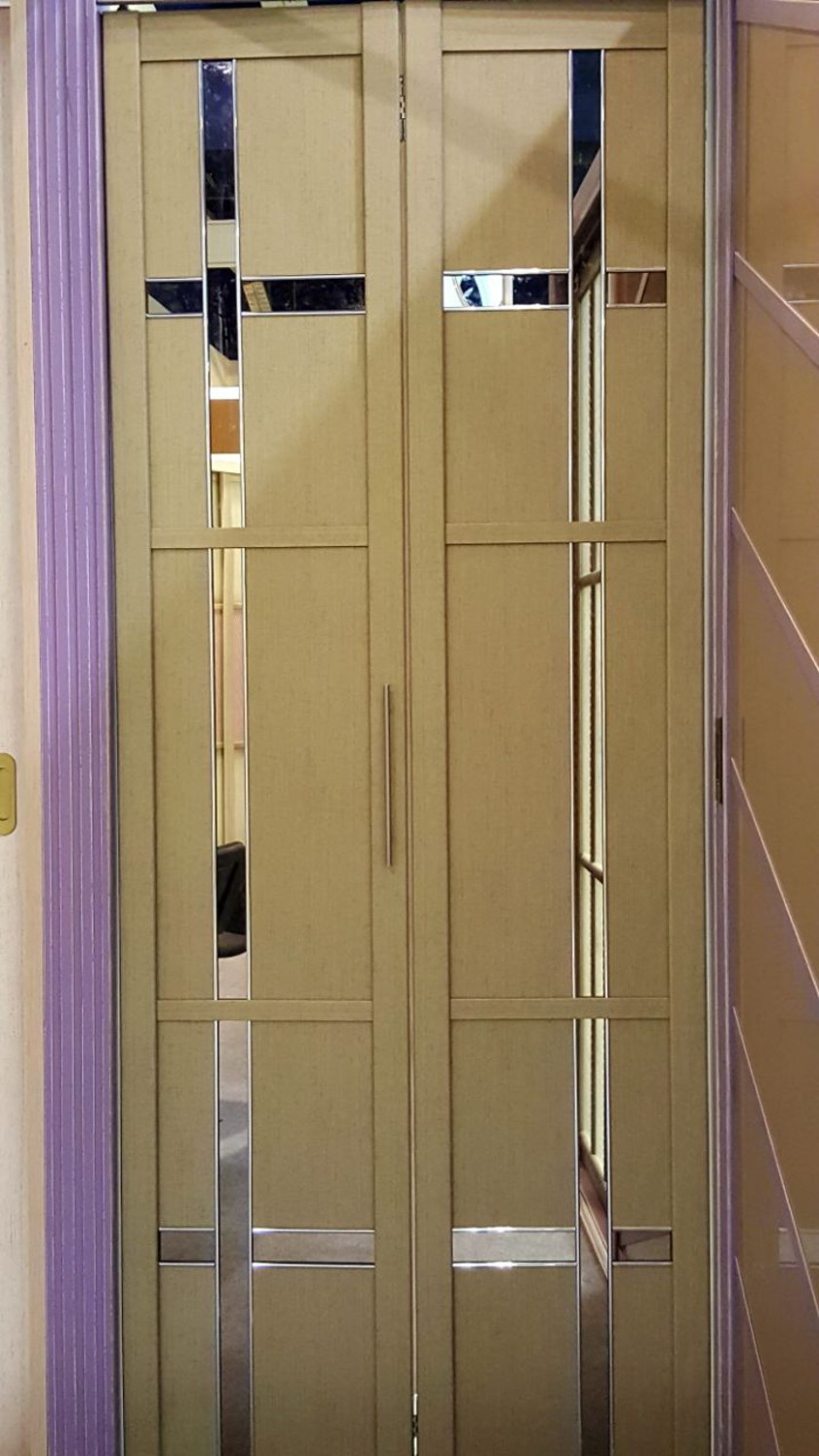 Двери гармошка шпонированные с зеркальным декором Ярославль